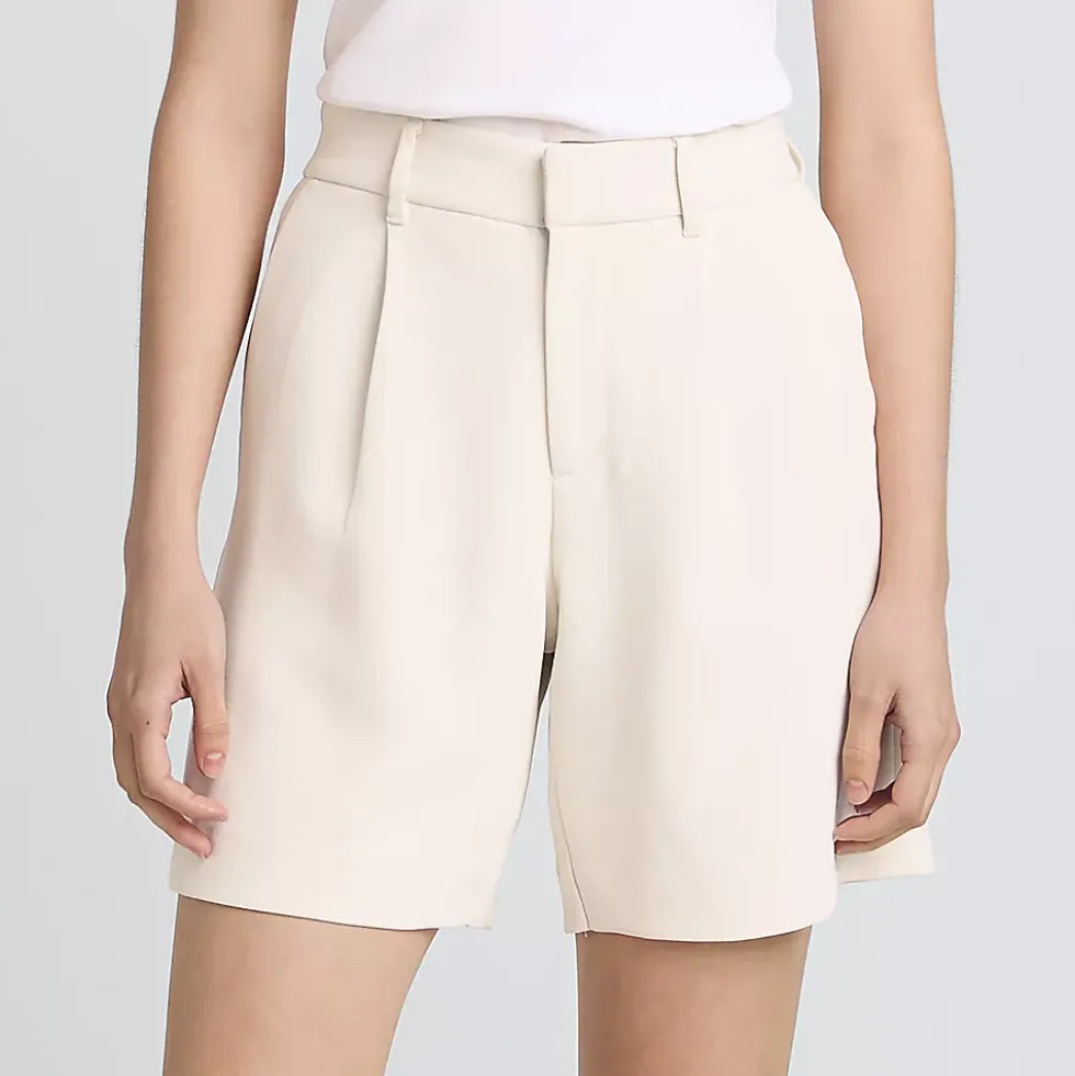 Women's High Rise Pleated Crepe 7" Shorts