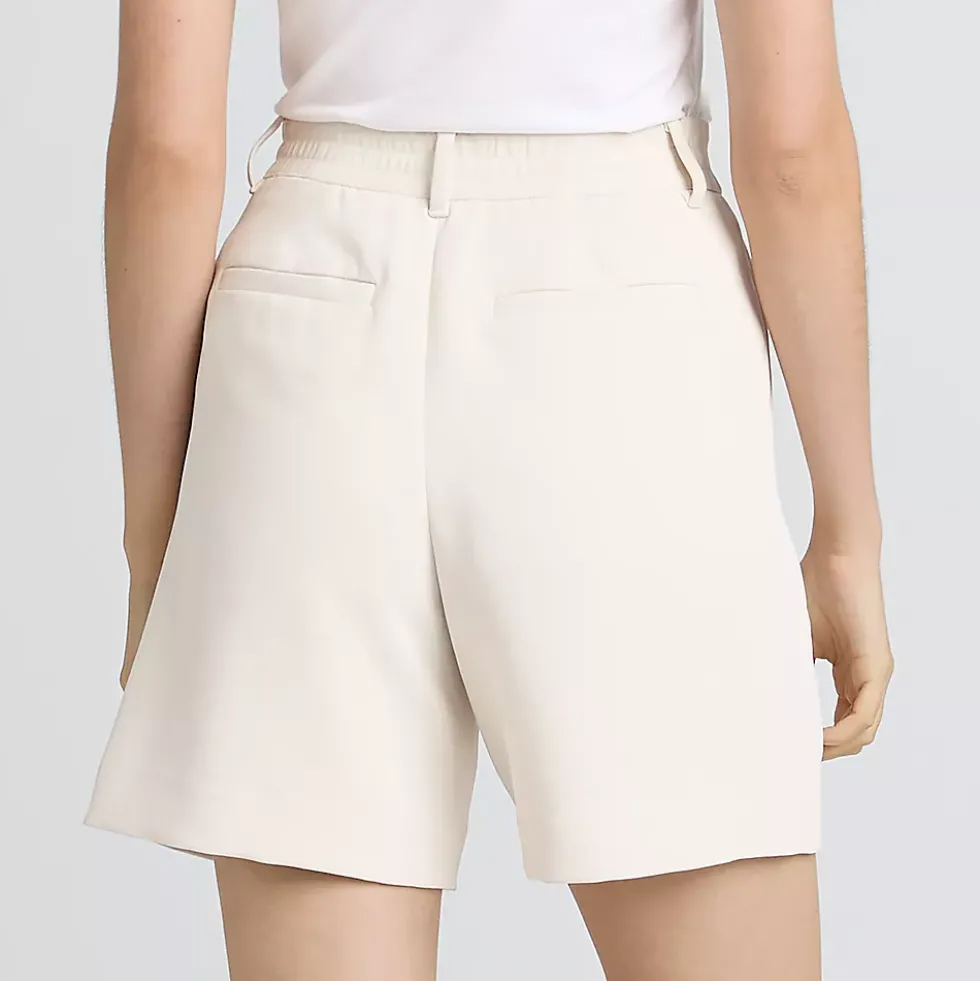 Women's High Rise Pleated Crepe 7" Shorts