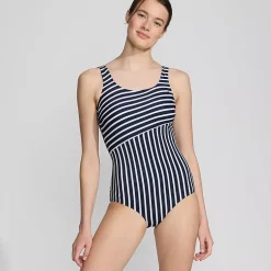 Women's Scoop Neck Tugless Sporty One Piece Swimsuit